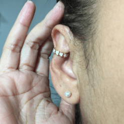Clip corrector de oreja de corazones, color ORO – disimula las orejas sin cirugía