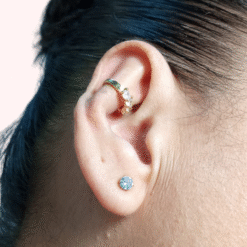 Clip corrector de oreja cristales delicados colores ORO / PLATA – disimula las orejas sin cirugía
